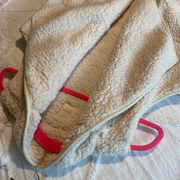 Sherpa Cream Women’s Vest Harper Heritage Size S - Picture 3 of 3